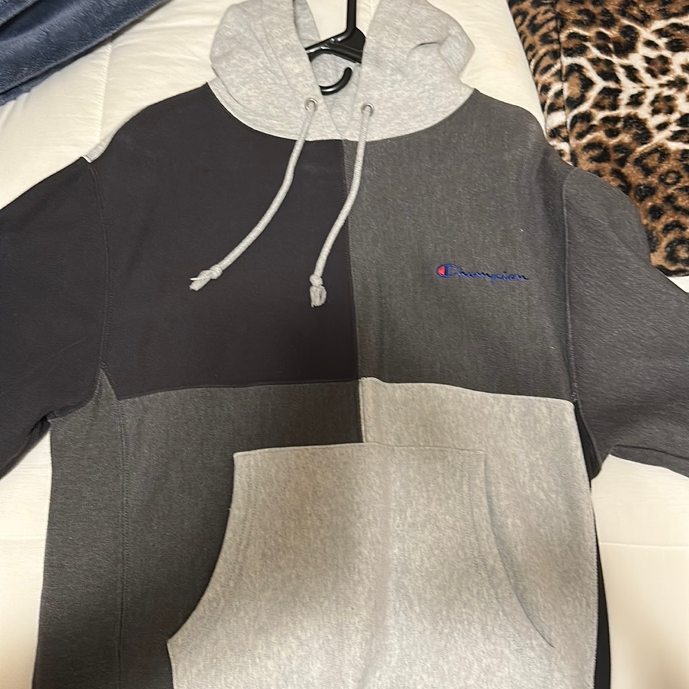 Color blocked champion